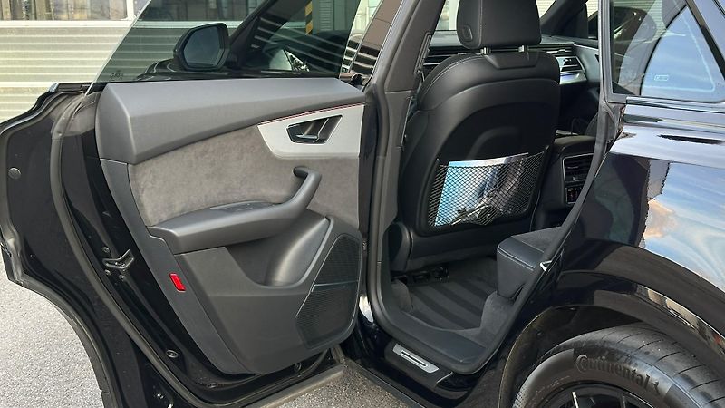 Audi SQ8 4,0 TDI  ČR - fotka 20 z 25
