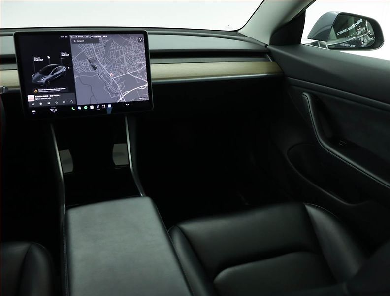 Tesla Model 3 (2019) Long Range 4WD 82kWh, SoH 86% - fotka 8 z 22
