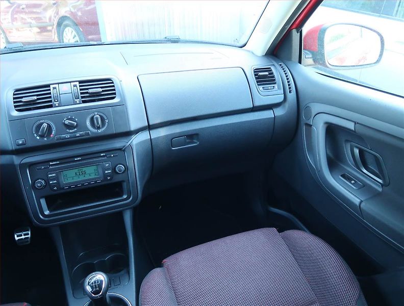 Škoda Fabia (2010) Sportline 1.6 TDI, jezdí dobře - fotka 8 z 14