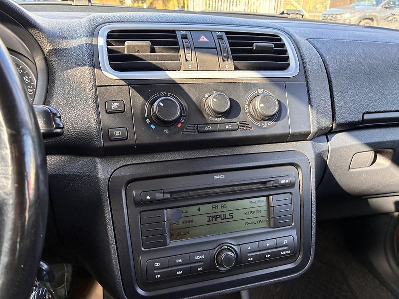 Škoda Fabia II Kombi 1.416V 63kW ELEGANCE  - fotka 16 z 22