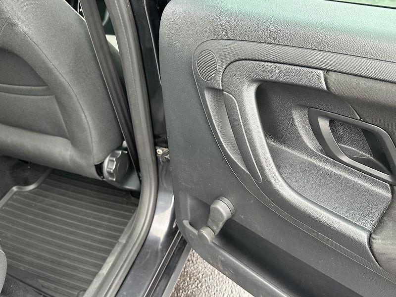 Škoda Roomster (2013) SCOUT 1.2TSI/63kW AC * 2.Maj.  - fotka 19 z 33