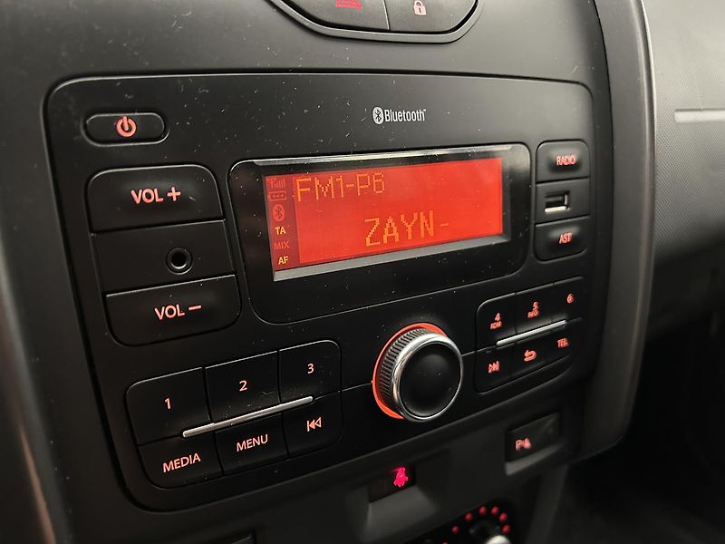 Dacia Duster 1.6 SCe Comfort - fotka 10 z 22