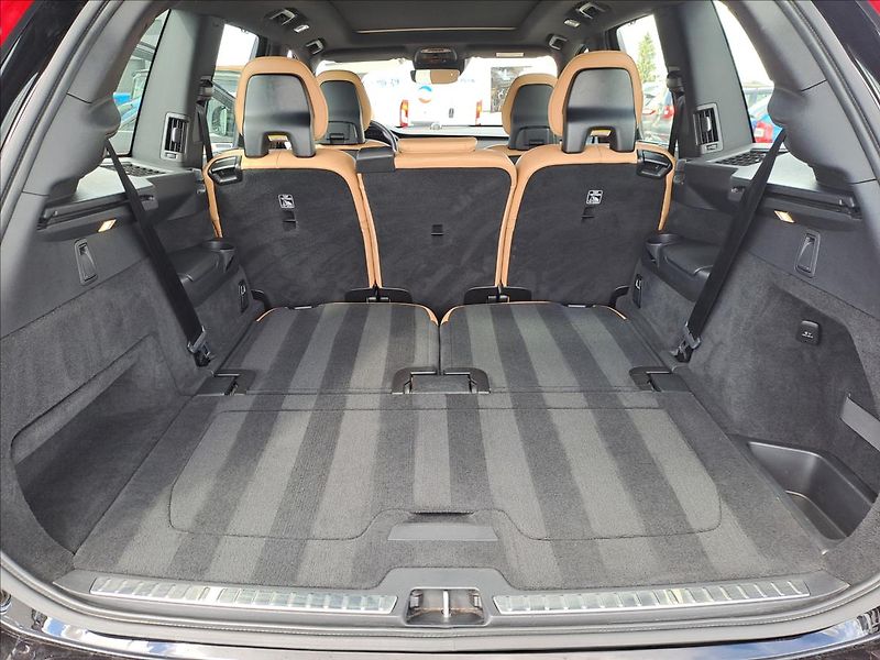 Volvo XC90 2,0 D5 AWD FIRST EDITION - fotka 23 z 24