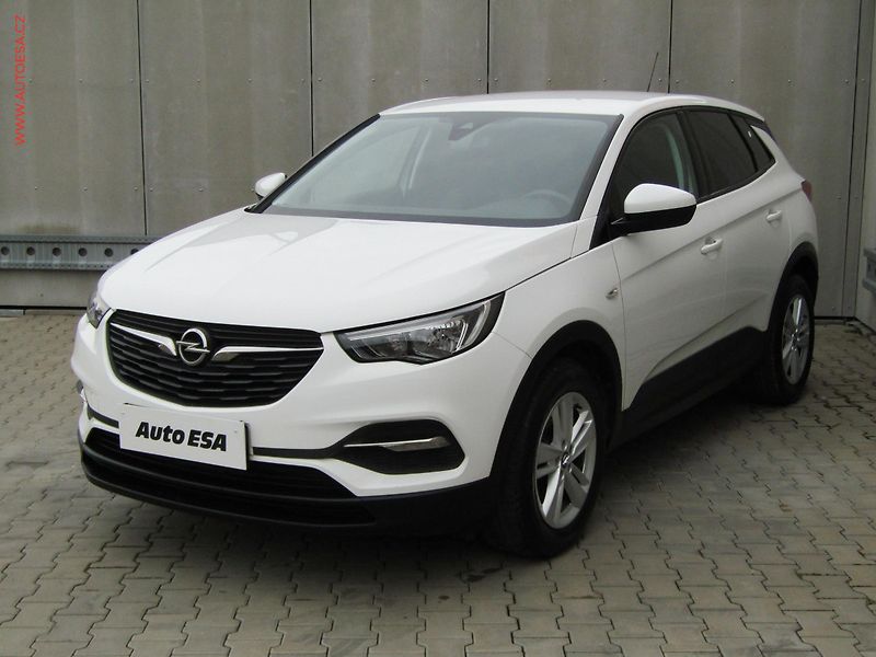 Opel Grandland X (2018) 1.2 PT, ČR, Edition - fotka 3 z 20