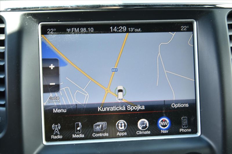 Jeep Grand Cherokee 6.4 SRT 344kW AWD NAVI ČR - fotka 20 z 33