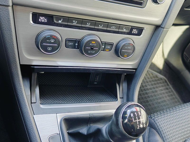 Volkswagen Golf (2014) 1,2 TSI 77 kW Comfortline - fotka 30 z 39