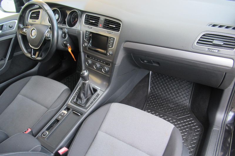 Volkswagen Golf 1.6 TDI 4MOTION AUT. KLIMA - fotka 17 z 21