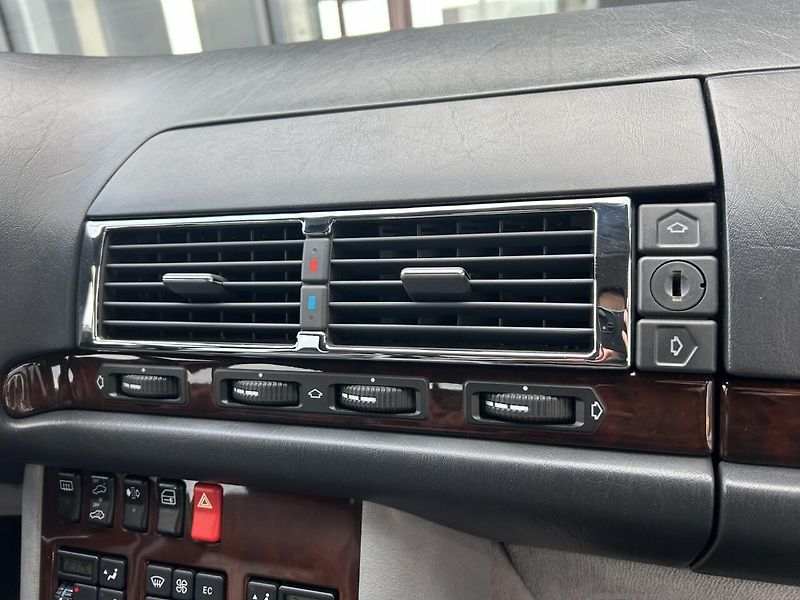 Mercedes-Benz Třídy S S 600 L V12 - fotka 19 z 34