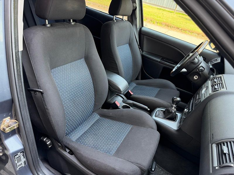 Ford Mondeo 2,0 TDCi Combi / 96 kW / - fotka 18 z 22