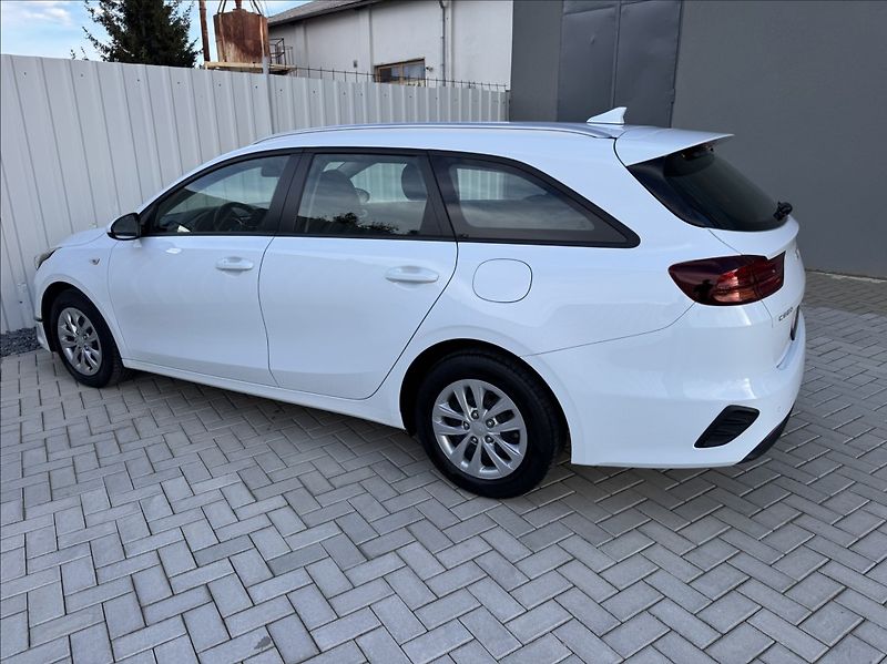 Kia Ceed 1,6 CRDi SW FRESH DPH 1.maj ČR - fotka 10 z 50