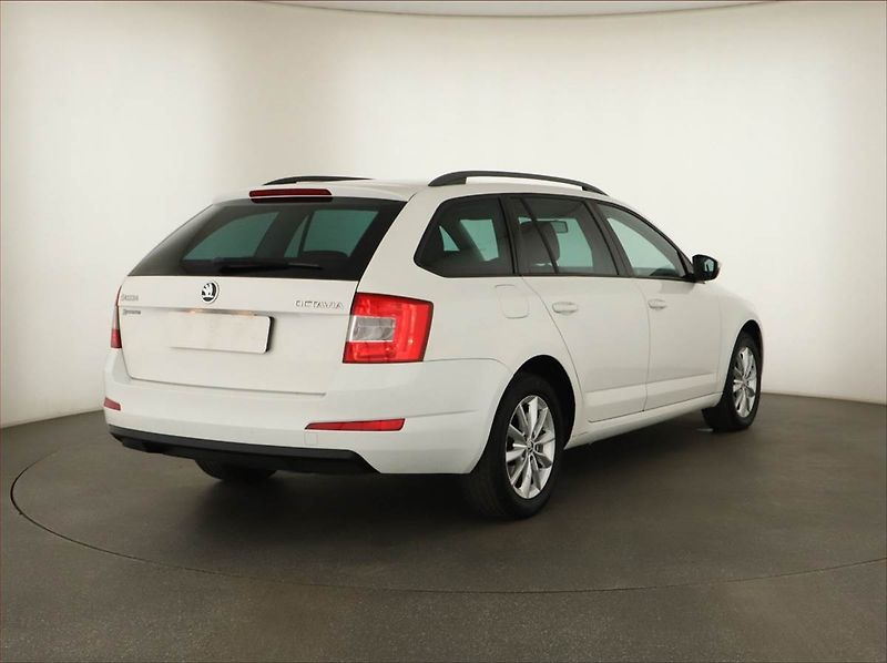 Škoda Octavia (2015) 1.6 TDI, Tempomat - fotka 5 z 13