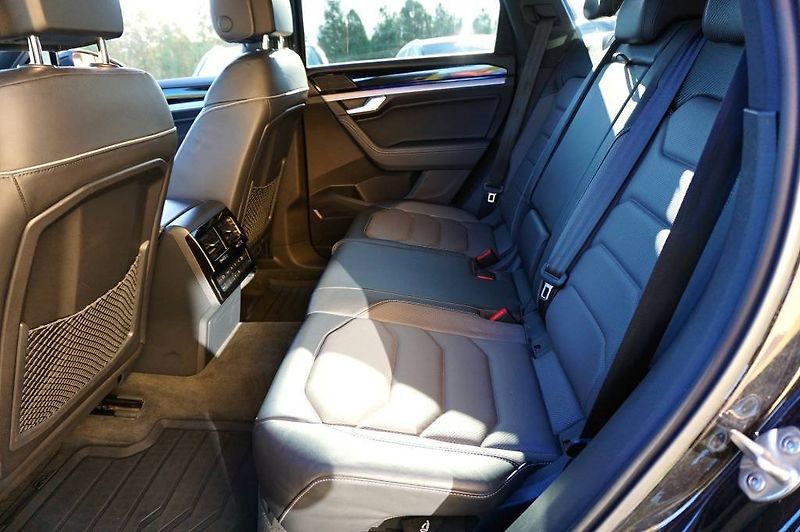 Volkswagen Touareg (2019) R-LINE 3,0 TDI V6 210 kW - fotka 21 z 48