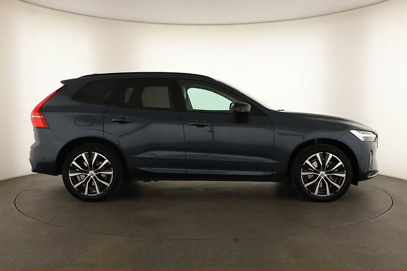 Volvo XC60 (2024) B4 AWD - fotka 6 z 19