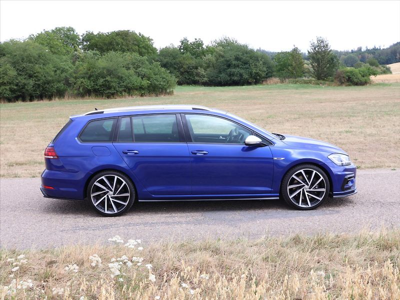 Volkswagen Golf R 2,0 TSI 228kW 4M DSG Virtual - fotka 8 z 37