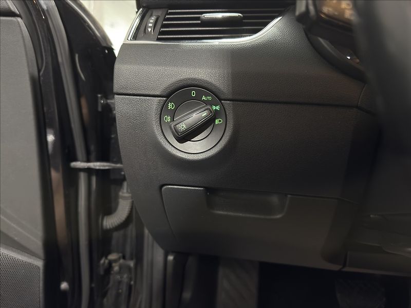 Škoda Octavia 2,0   TDI 110KW FULL LED KAMER - fotka 13 z 31