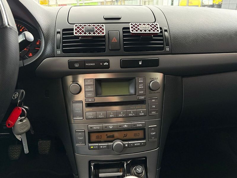 Toyota Avensis - fotka 9 z 13