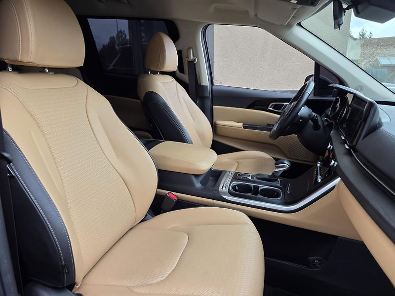 Kia Carnival 2.2-9 míst-SKLADEM - fotka 53 z 63