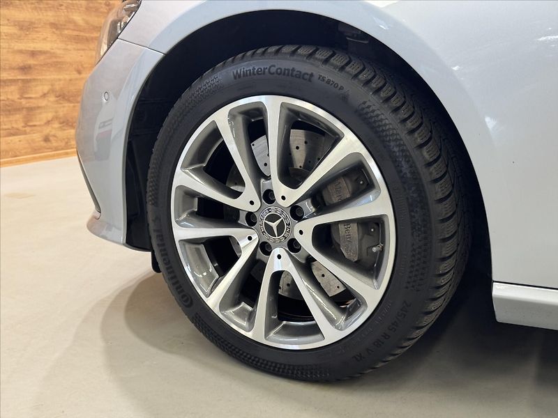 Mercedes-Benz Třídy E 400d AIRMATIC 4MATIC LED - fotka 27 z 27