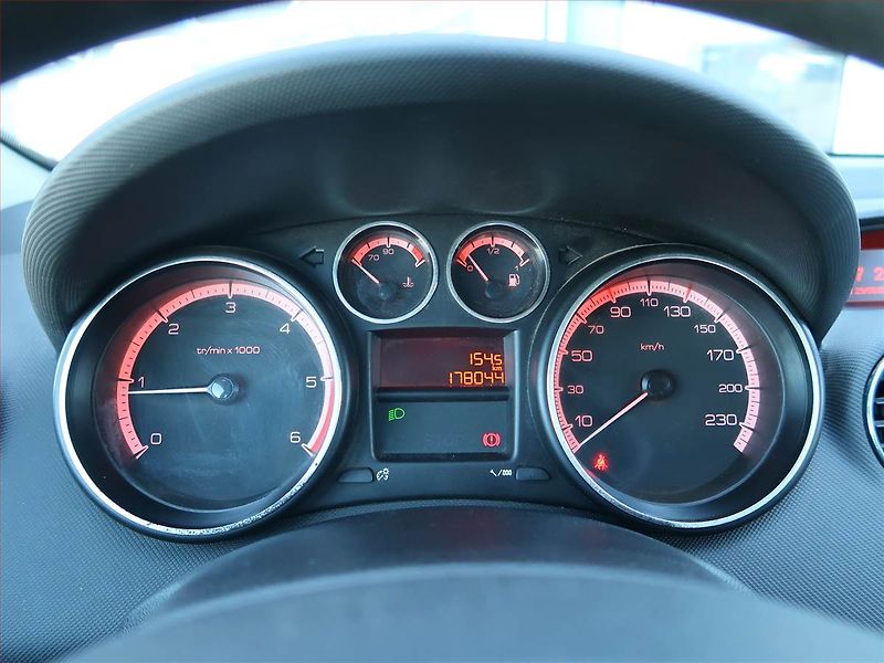 Peugeot 308 (2010) 1.6 HDi, po STK, Tažné - fotka 11 z 16