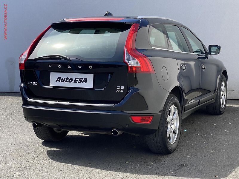 Volvo XC60 (2012) 2.4 D3 AWD, Summum, AT, +ALU - fotka 4 z 19