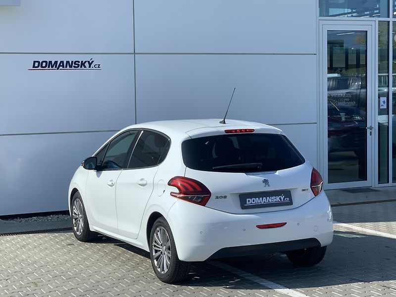 Peugeot 208 ALLURE+ 1.2 PureTech 81kW AT - fotka 13 z 22