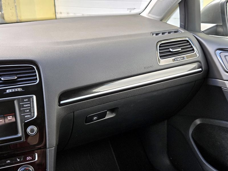 Volkswagen Golf 1,4TSi Highline 92kW, SERV.KN - fotka 28 z 43