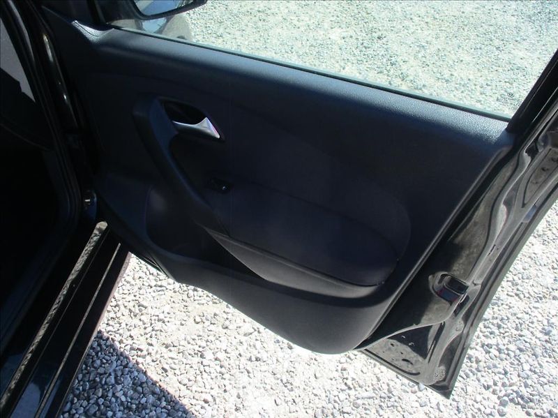 Volkswagen Polo 1,2 i,klimatizace, ABS,ASR, - fotka 10 z 31