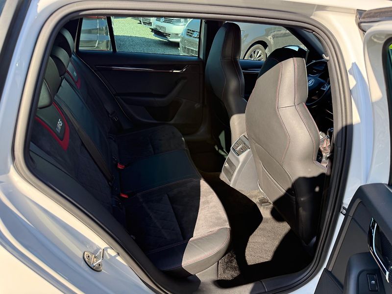 Škoda Octavia 2.0 TSI RS 245 - fotka 11 z 14