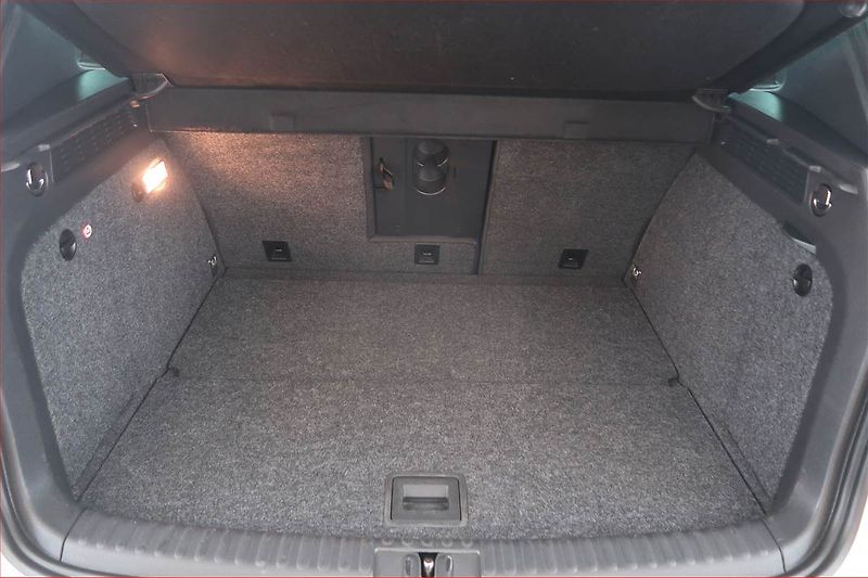 Volkswagen Tiguan (2012) R-Line 2.0 TDI, 4X4 - fotka 14 z 17