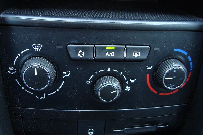 Peugeot 207 (2010) 1.4i, Zakoup.v ČR, Naj.70 Tis. - fotka 47 z 52