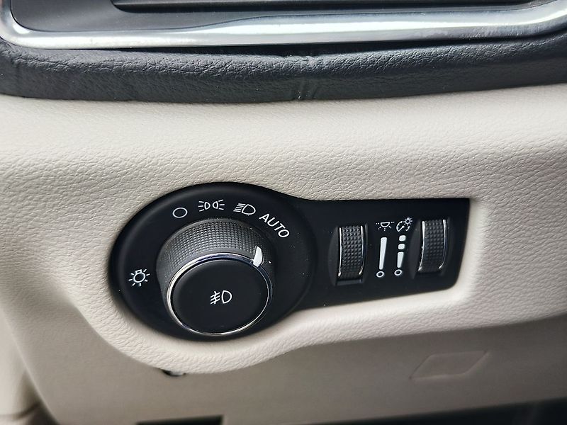 Chrysler Pacifica 3.6 VVT/214kW V6 Touring L - fotka 33 z 36
