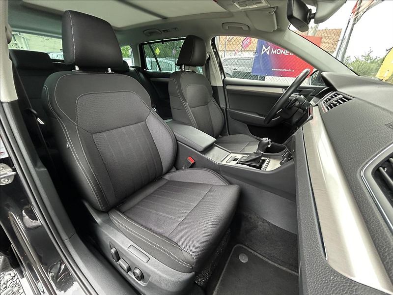 Škoda Superb 2,0 TDi DPH  360° Travel Asist - fotka 34 z 50
