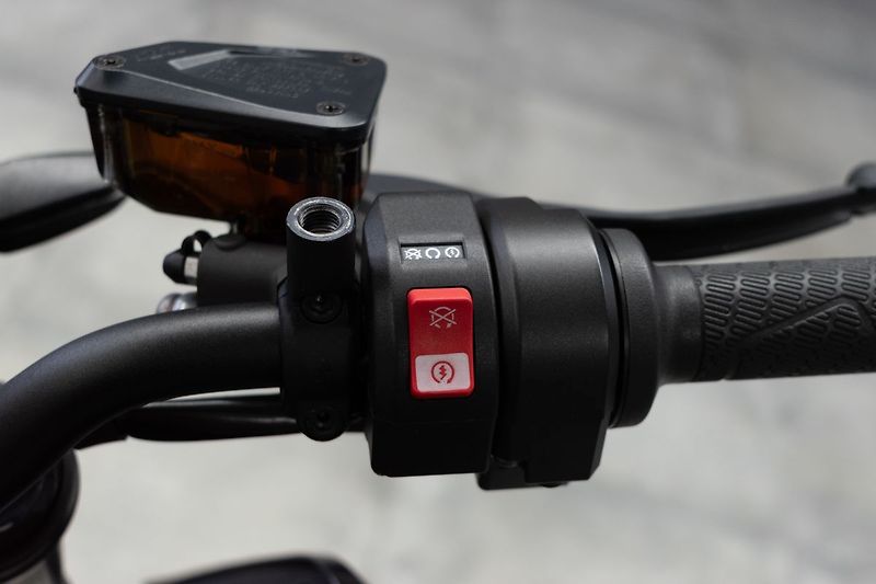 KTM 890 Duke L *AKRAPOVIC* - fotka 18 z 20
