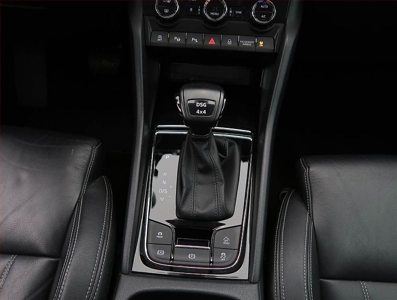 Škoda Karoq (2017) 2.0 TDI, 4X4, Automat - fotka 13 z 29