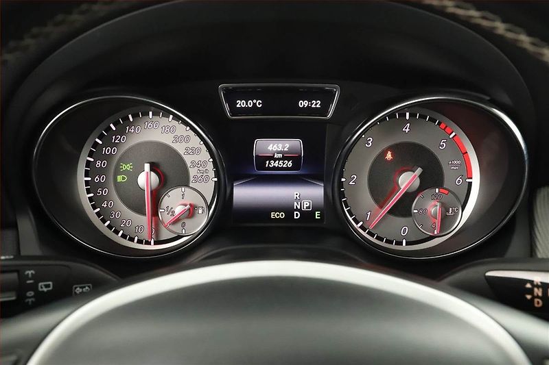 Mercedes-Benz GLA (2014) 220 CDI 4MATIC, 4X4 - fotka 8 z 17
