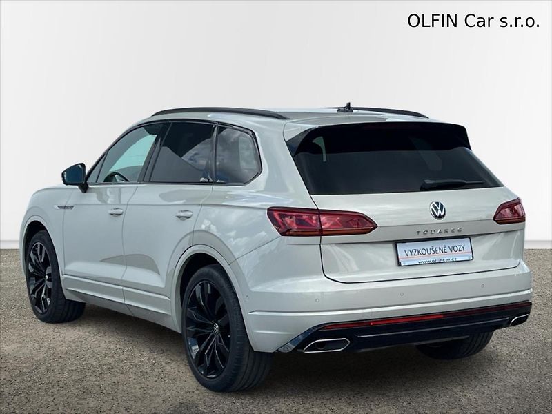 Volkswagen Touareg 3,0 TDi V6 210 kW 8AT 4x4 R-LI - fotka 9 z 31