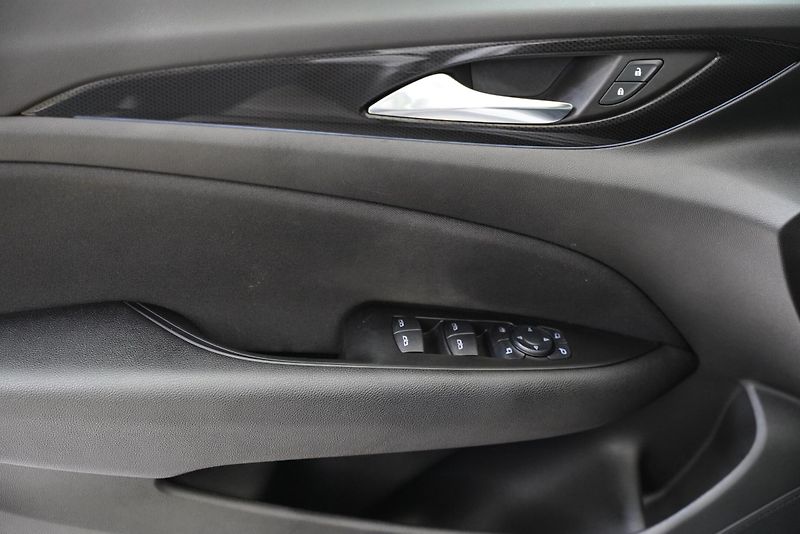 Opel Insignia - fotka 12 z 24