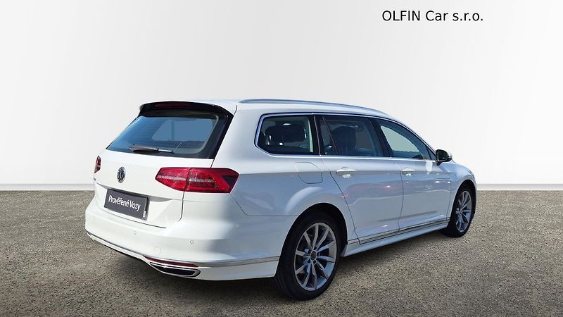 Volkswagen Passat 2.0 TDI 110kw R-Line - fotka 2 z 26