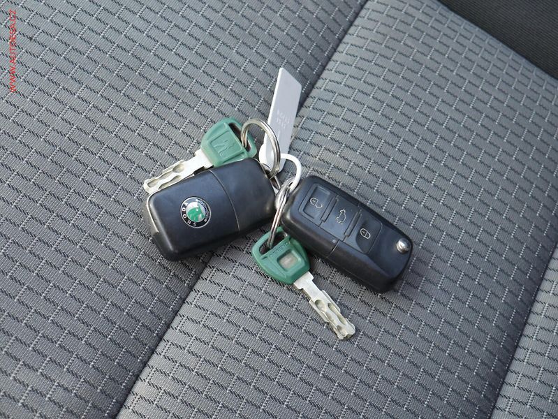 Škoda Superb (2009) 2.0 TDI 4x4, ČR, Xenon, AC - fotka 18 z 18