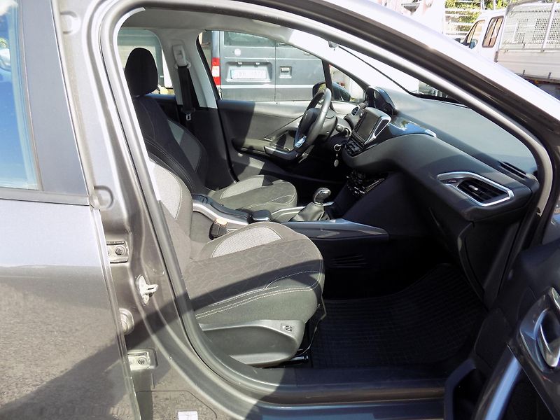 Peugeot 2008 1,2I 60 KW ACTIVE, TAŽNÉ, ČR - fotka 26 z 41