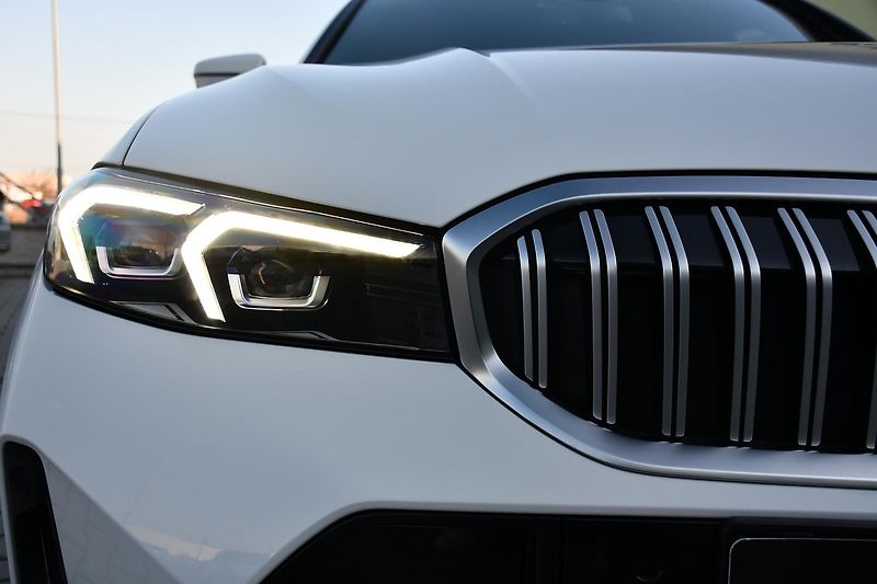 BMW Řada 3 320d xDrive M-SPORT ČR 1.M - fotka 50 z 51