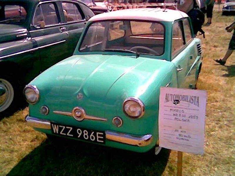 Počítalo se s tím, že to bude malé lidové vozítko za solidní peníze. Polské malé auto Mikrus MR-300, které se vyrábělo v letech 1957 až 1960.