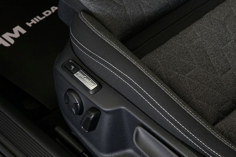 Volkswagen Passat 2.0TDI 110kW Kamera ACC Tažné - fotka 15 z 27