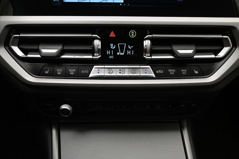 BMW Řada 3 2,0 320d 140 kW Steptronic Zár - fotka 20 z 31
