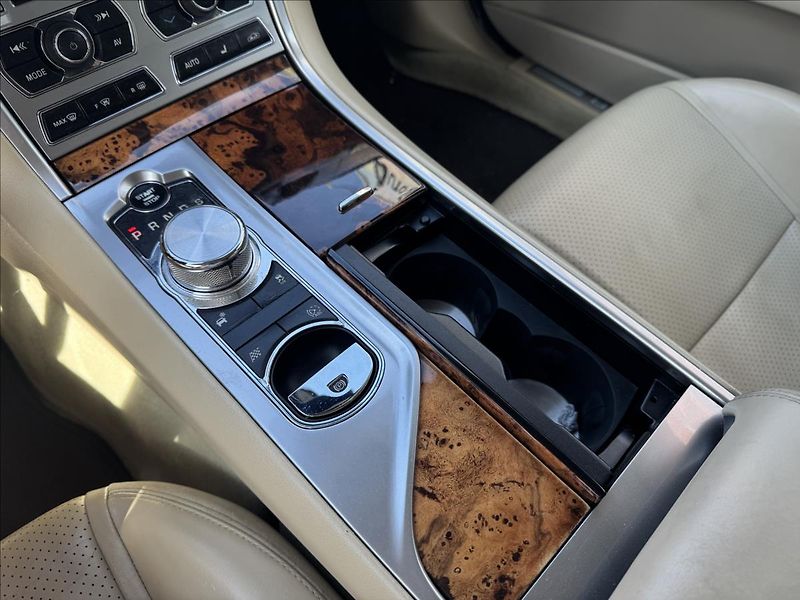 Jaguar XF 3,0 D V6 Sportbrake 202kw - fotka 18 z 21