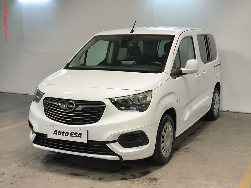 Opel Combo (2021) 1.2T, 1.maj,ČR, AC, výhřev - fotka 3 z 17