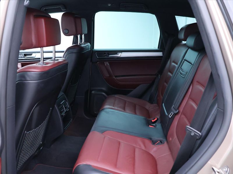 Volkswagen Touareg 3,0 TDI 193kW CZ Masaj DPH - fotka 16 z 36