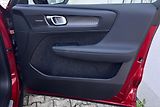 Volvo XC40 B4 FWD ULTRA DARK // 1. maj. - náhled 21