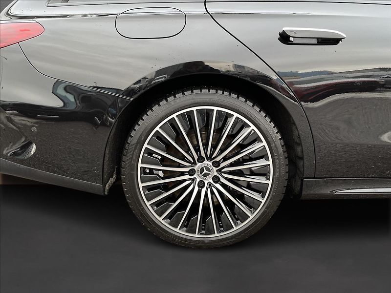 Mercedes-Benz Třídy E 300 de 4MATIC kombi s hybridní - fotka 22 z 22