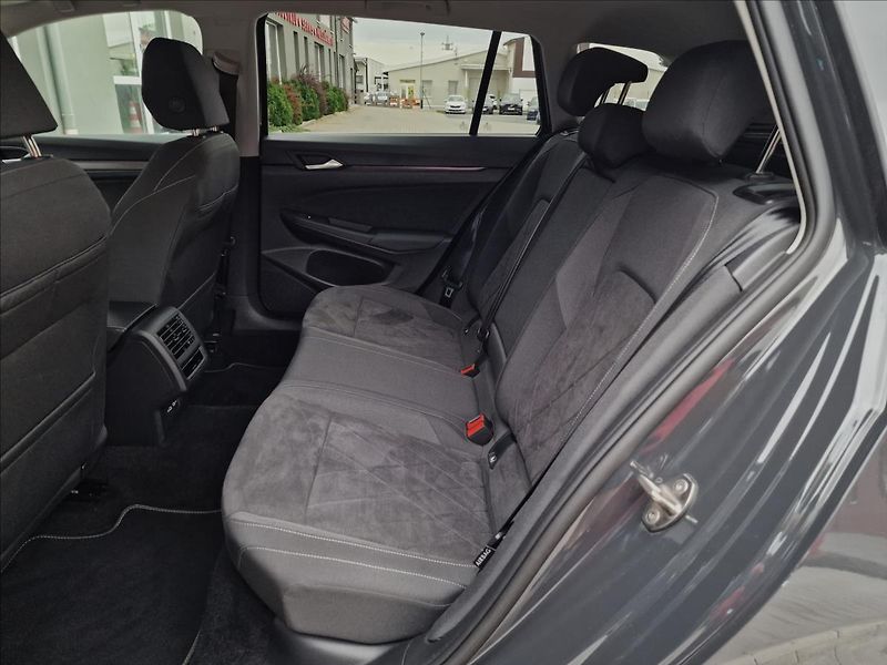 Volkswagen Golf 2.0TDI 110kW DSG Style, 1.Maj - fotka 17 z 50
